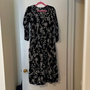 Old Navy Black and White Floral Long Sleeve Dress